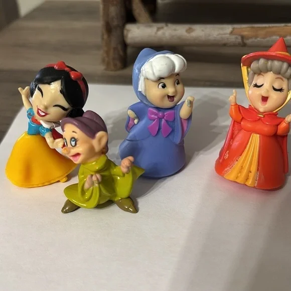 DISNEY PRINCESS COMIC PVC FIGURES PRE OWNED NO STANDS - Picture 3 of 10